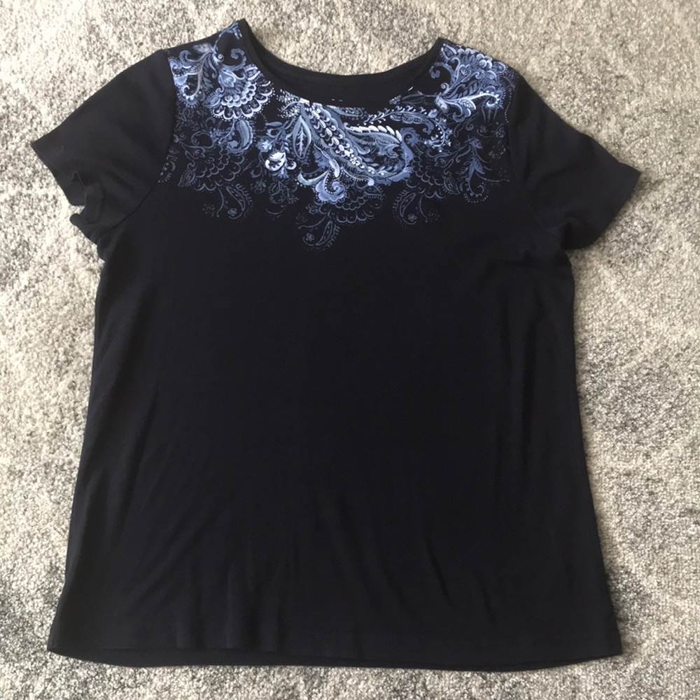 Croft & Barrow floral/paisley neck detail classic tee t shirt, size medium